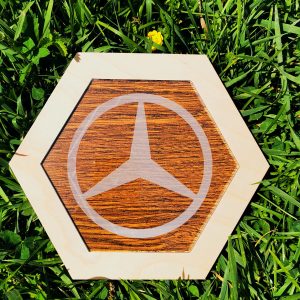 hexagon-dekoracia-na-stenu-mercedes